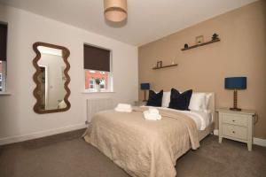 Beach Rest - Sleeps 5 great central location