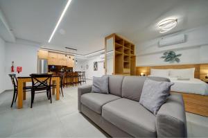 Central 1BR Studio Near St Julians Hotspots with AC by 360 Estates