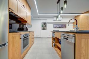 Central 1BR Studio Near St Julians Hotspots with AC by 360 Estates