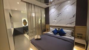 Mirror Magic by Luxury Loft