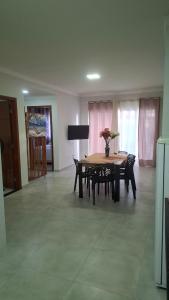 Casa 2 quartos em condomínio a 1500 m da Axé Moi