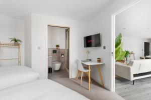 Stylish York Penthouse, 5-Min walk to Citywall, Parking & Gym