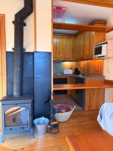 Chimenea, confort moderno y madera - Falcó 2