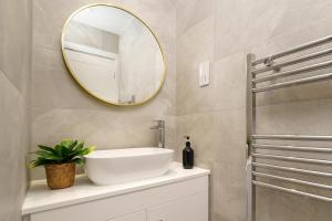 Gorgeous fully furnished 1-Bed apartment with ensuite bathroom close to Camden Town & Emirates Stadium