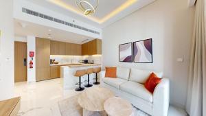 Cozy 1BR in Azizi Riviera