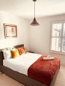 Pet friendly Cambridge townhouse with free parking