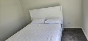 Room In Dubbo With Queens Beds