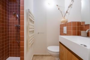 Logement elegant avec patio prive et climatisation