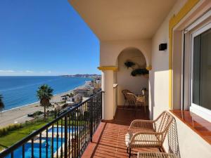 Elegant Sea View Apartment Near Beach & Train