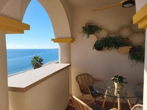 Elegant Sea View Apartment Near Beach & Train