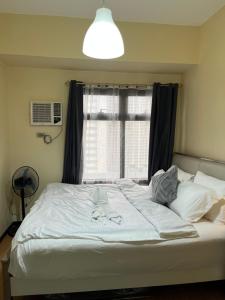 Bayfront Suite With 1 BR in Pasay With Free WiFi, Pool, Gym Near Airport, MOA, PICC, CCP 19M