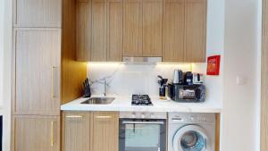 Luxurious Chic Comfort Studio