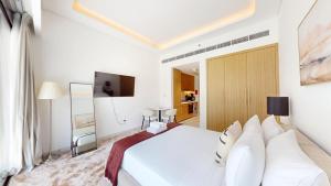 Luxurious Chic Comfort Studio