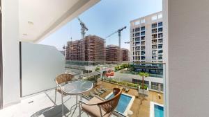 Luxurious Chic Comfort Studio