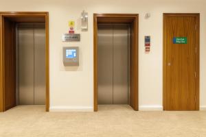 Elegant 3-Bedroom Flat in Kensington