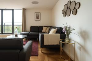 Elegant 3-Bedroom Flat in Kensington