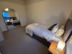 East Lynne House By Cliftonvalley Apartments