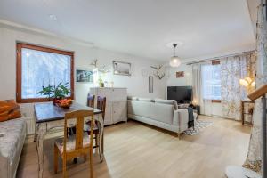 2 bedroom apartment by the river, close to city