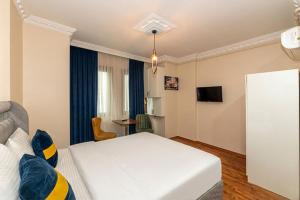 GRAND OPERA HOTEL