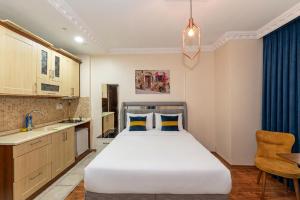 GRAND OPERA HOTEL