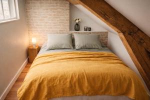 JOLI & MANSARDÉ - Le Jardin de lEvêché a votre Fenêtre