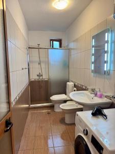 Tirana Central Apartment - Free Parking Nearby