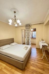 Tirana Central Apartment - Free Parking Nearby