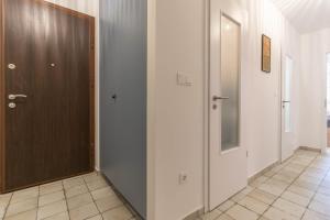 2BDR Bohemian Soho Apartment by NW