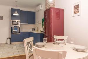 2BDR Bohemian Soho Apartment by NW