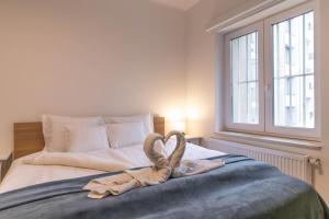 2BDR Bohemian Soho Apartment by NW