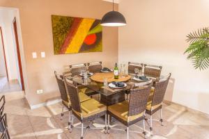 Casa com 3 quartos toda climatizada com Piscina e Lazer