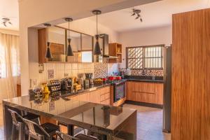 Casa com 3 quartos toda climatizada com Piscina e Lazer