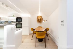 Chic Pimlico Escape with Style & Comfort