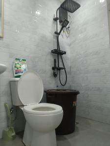 Charming 2-Bedroom Balanga Getaway with Ample Space