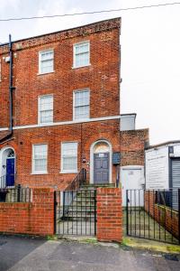 Bright, Cozy and Comfortable 3BR Flat, Walk to Oracle & Station, Abbay