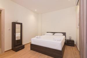 Two Bdrm Central Apartment Near the Acropolis