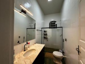 Conforto, charme e praticidade em frente à praça