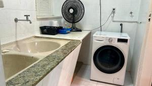 Conforto, charme e praticidade em frente à praça