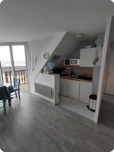 La voile nacrée, vue magnifique sur la plage historique de Juno Beach !