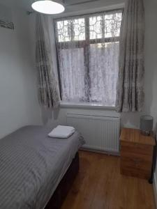 Family- Near Lcy Airport- Sleeps 6- Parking- Wi-Fi