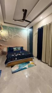 Beach Room, Modern Stay in Dehradun with Balcony
