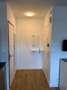 Ambiance marine, bel appartement avec vue mer, balcon, piscine et tennis