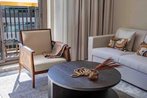 Frank Porter - Avenue Residence