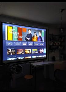 Bright apartment - canal view