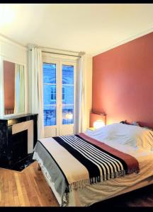 Bright apartment - canal view