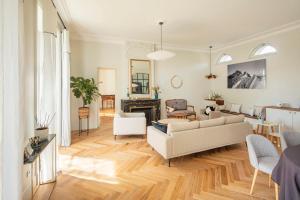 Harmonie - Spacious house with pool in Oullins