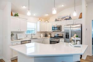 Bougainvillea Place- Brand New Golf Cart Included