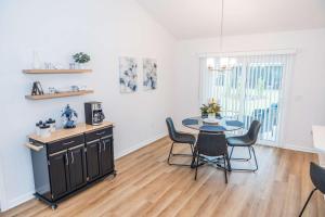 Bougainvillea Place- Brand New Golf Cart Included