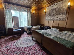 JK Palace Houseboat