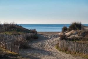 AS8313 - P2 cabine avec parking privé, accès direct à la plage